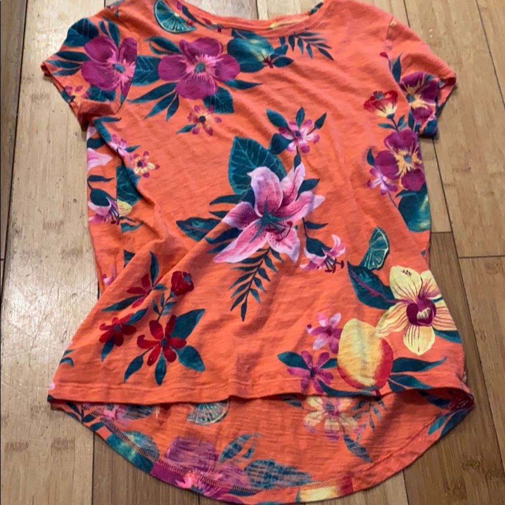 Coral tee with floral pattern